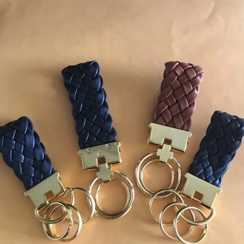 - NWT. 1 Key Holder Leather Handmade by Alla Leather Art